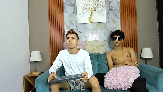 VERY HOT GUYS online show from April 26, 7:27 am