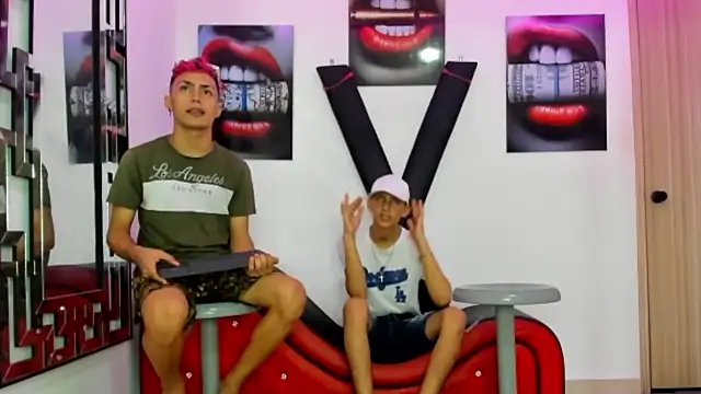 VERY HOT GUYS online show from October 28, 1:28 am