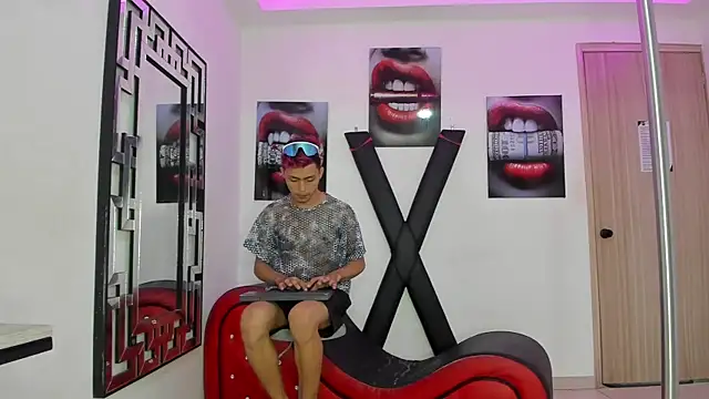 VERY HOT GUYS online show from November 12, 1:32 am