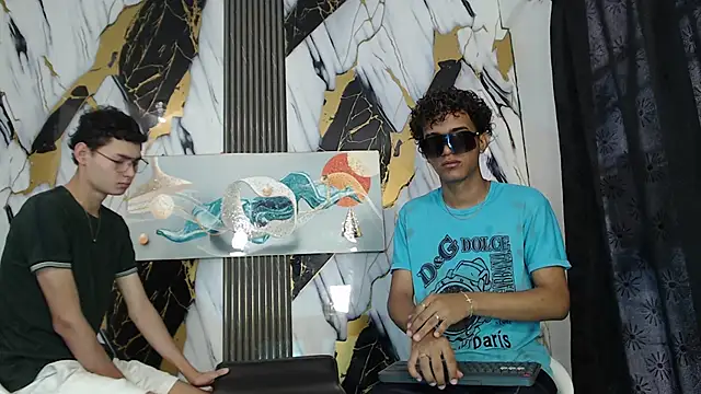 Snapshot of VERY_HOT_GUYS chatting on July 1, 1:22 pm VERY HOT GUYS online show from July 1, 1:22 pm
