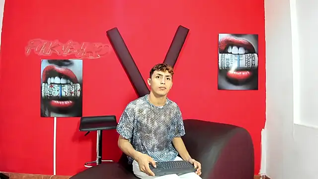 VERY HOT GUYS online show from April 13, 7:18 pm