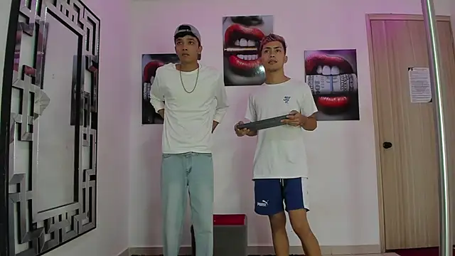 VERY HOT GUYS online show from December 2, 1:24 pm