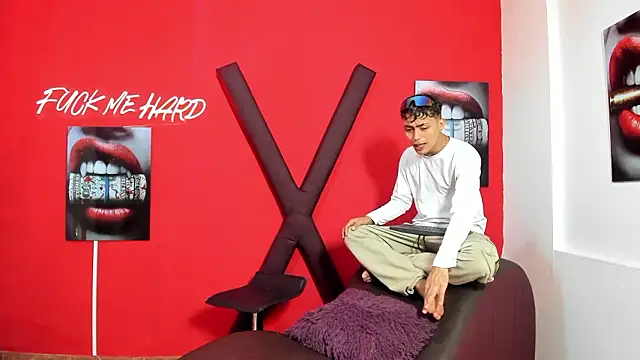 VERY HOT GUYS online show from March 27, 7:15 pm