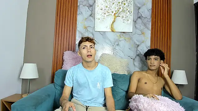 VERY HOT GUYS online show from April 17, 7:22 am