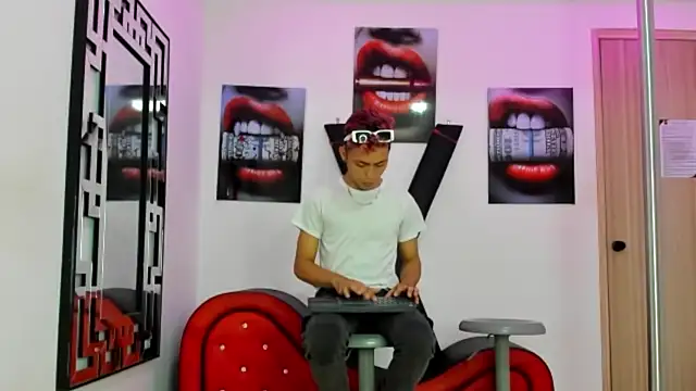 VERY HOT GUYS online show from October 23, 1:26 am