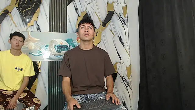 Snapshot of VERY_HOT_GUYS chatting on July 4, 1:15 pm VERY HOT GUYS online show from July 4, 1:15 pm