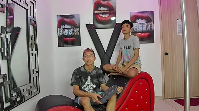 VERY HOT GUYS online show from November 27, 1:22 pm