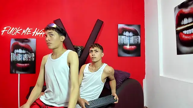 VERY HOT GUYS online show from March 28, 7:15 pm