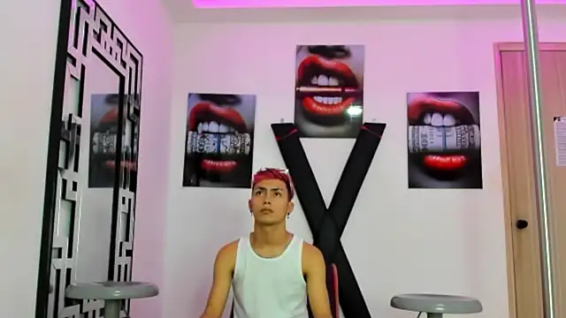 VERY HOT GUYS online show from October 18, 10:56 pm