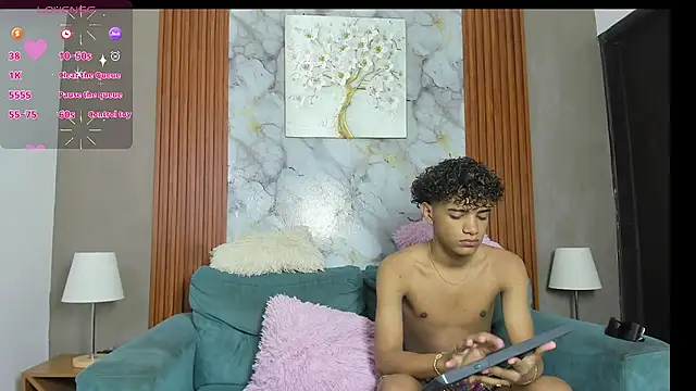 VERY HOT GUYS online show from May 31, 7:25 am