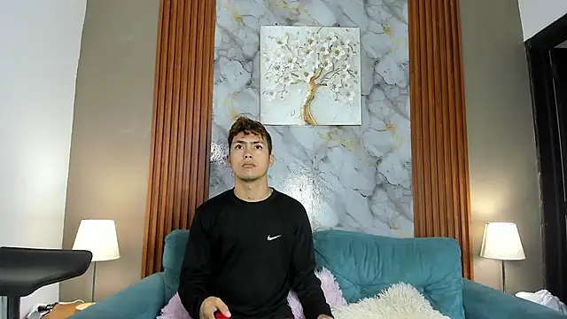 VERY HOT GUYS online show from March 13, 1:16 pm