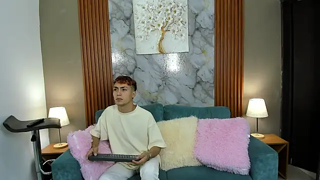 VERY HOT GUYS online show from February 13, 2:39 pm