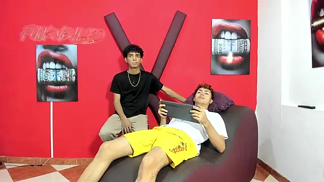 VERY HOT GUYS online show from April 10, 7:21 pm