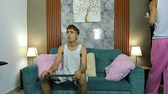 VERY HOT GUYS online show from February 16, 1:21 pm