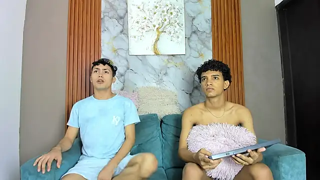 VERY HOT GUYS online show from May 17, 7:19 am