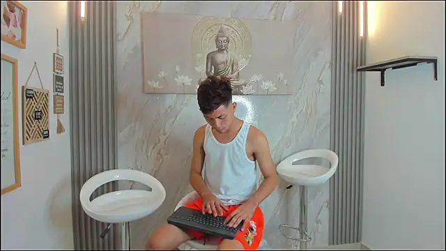 VERY HOT GUYS online show from January 17, 1:15 pm