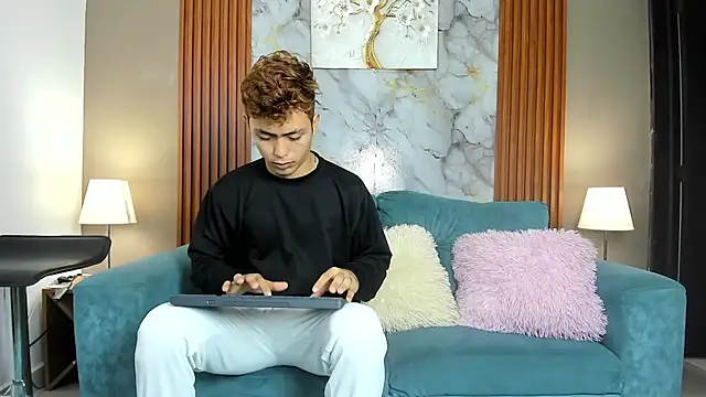 VERY HOT GUYS online show from March 11, 1:27 pm