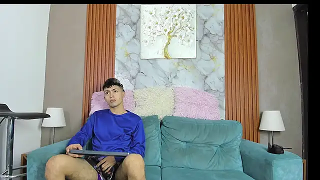 VERY HOT GUYS online show from June 4, 7:13 am