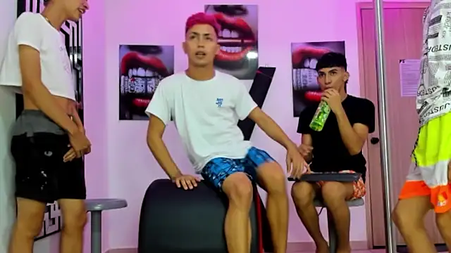 VERY HOT GUYS online show from October 26, 1:39 am