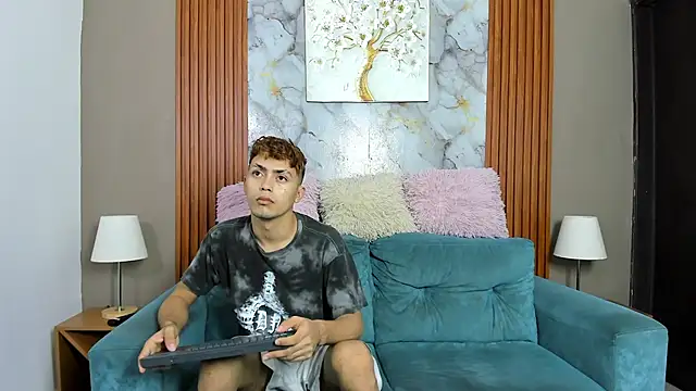 VERY HOT GUYS online show from April 24, 7:21 am