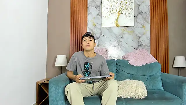 VERY HOT GUYS online show from May 14, 7:16 am