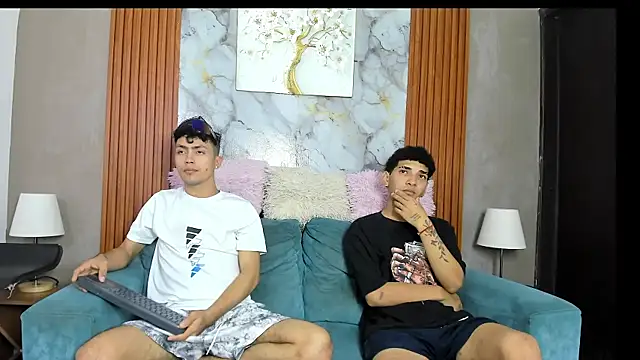 Snapshot of VERY_HOT_GUYS chatting on June 12, 7:17 am VERY HOT GUYS online show from June 12, 7:17 am