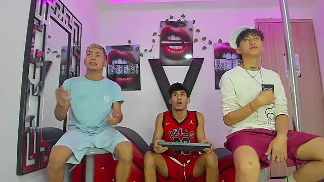 VERY HOT GUYS online show from October 1, 1:33 am
