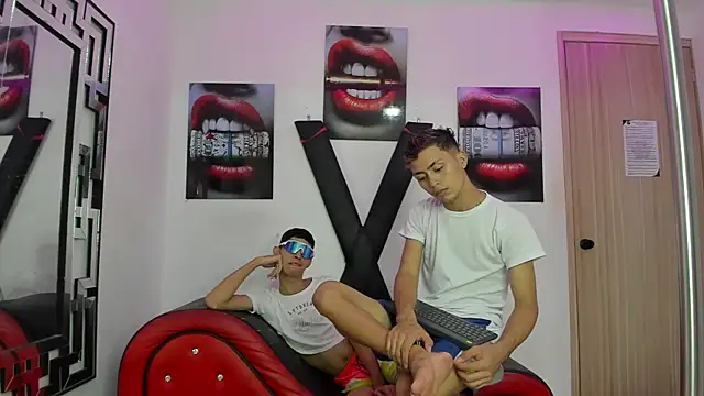 VERY HOT GUYS online show from November 26, 2:44 am