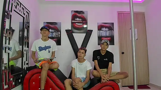 VERY HOT GUYS online show from November 28, 1:22 pm