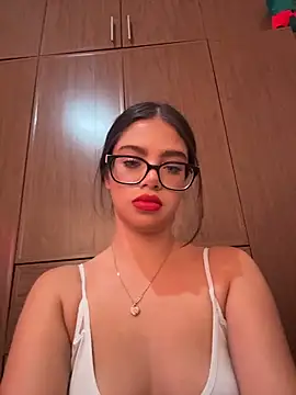 whitefoxxxx6 online show from December 13, 11:22 pm