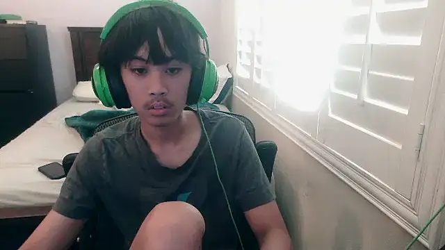 Snapshot of youngasianboy2007 chatting on October 18, 9:50 pm youngasianboy2007 online show from October 18, 9:50 pm