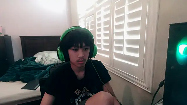 youngasianboy2007 online show from October 24, 5:23 pm