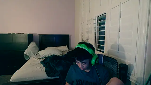 youngasianboy2007 online show from February 6, 1:56 am