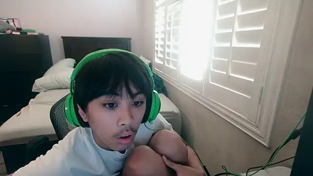 youngasianboy2007 online show from October 19, 9:28 pm