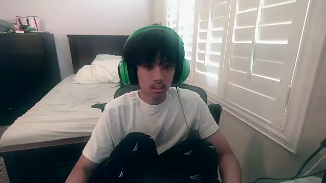 youngasianboy2007 online show from October 29, 4:28 pm