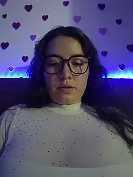 Snapshot of annyaparis chatting on February 20, 1:13 am annyaparis online show from February 20, 1:13 am