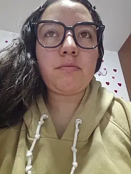 Snapshot of annyaparis chatting on February 18, 1:14 am annyaparis online show from February 18, 1:14 am