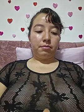 Snapshot of annyaparis chatting on February 13, 1:16 am annyaparis online show from February 13, 1:16 am