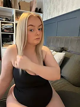 lusciouslylou online show from February 12, 10:04 am