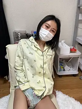 mia2 jp online show from April 16, 10:34 pm