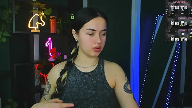 Snapshot of vivy_star1 chatting on May 19, 6:48 pm vivy star1 online show from May 19, 6:48 pm