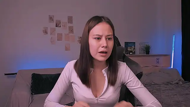 Snapshot of adelle046 chatting on October 18, 9:22 am adelle046 online show from October 18, 9:22 am