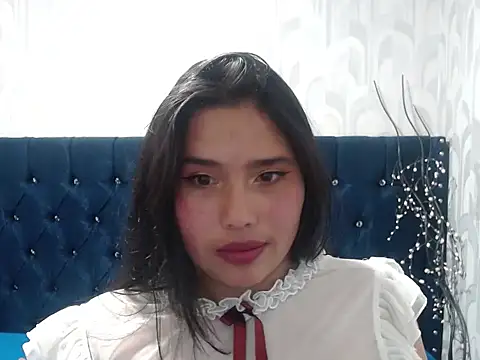 Lovingmoraxx online show from October 14, 11:36 pm