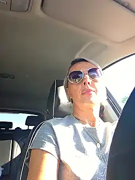 Snapshot of KirraWhite chatting on October 20, 12:27 pm KirraWhite online show from October 20, 12:27 pm