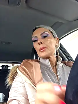 Snapshot of KirraWhite chatting on October 14, 5:30 am KirraWhite online show from October 14, 5:30 am