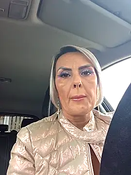 Snapshot of KirraWhite chatting on October 28, 6:12 am KirraWhite online show from October 28, 6:12 am