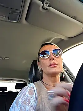 Snapshot of KirraWhite chatting on October 31, 10:23 am KirraWhite online show from October 31, 10:23 am