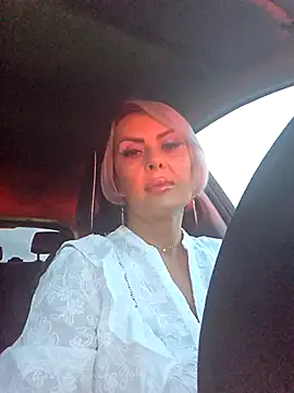 Snapshot of KirraWhite chatting on October 7, 4:24 am KirraWhite online show from October 7, 4:24 am