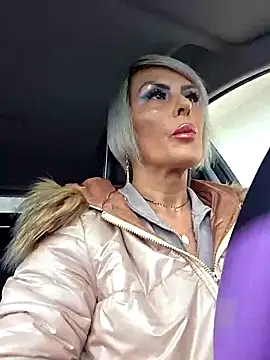 Snapshot of KirraWhite chatting on November 9, 6:17 am KirraWhite online show from November 9, 6:17 am