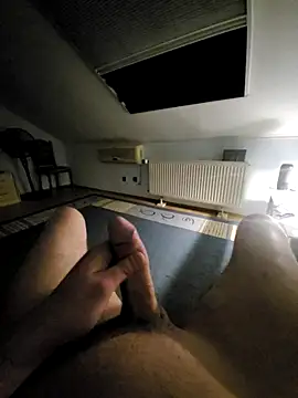 rezzzze online show from March 6, 8:15 pm